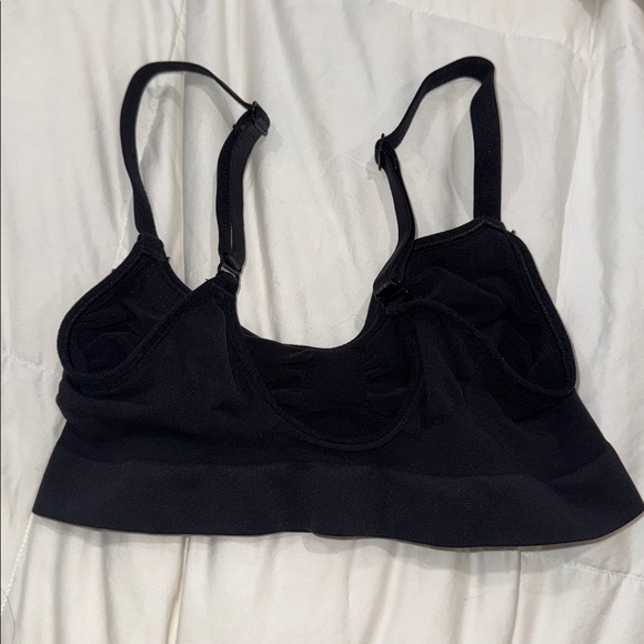 Skims Black Bralette with adjustable straps
never worn 
wise s/m - Picture 2 of 3